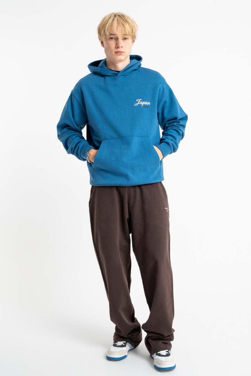 Niebieska bluza REGULAR z autorską grafiką z tyłu