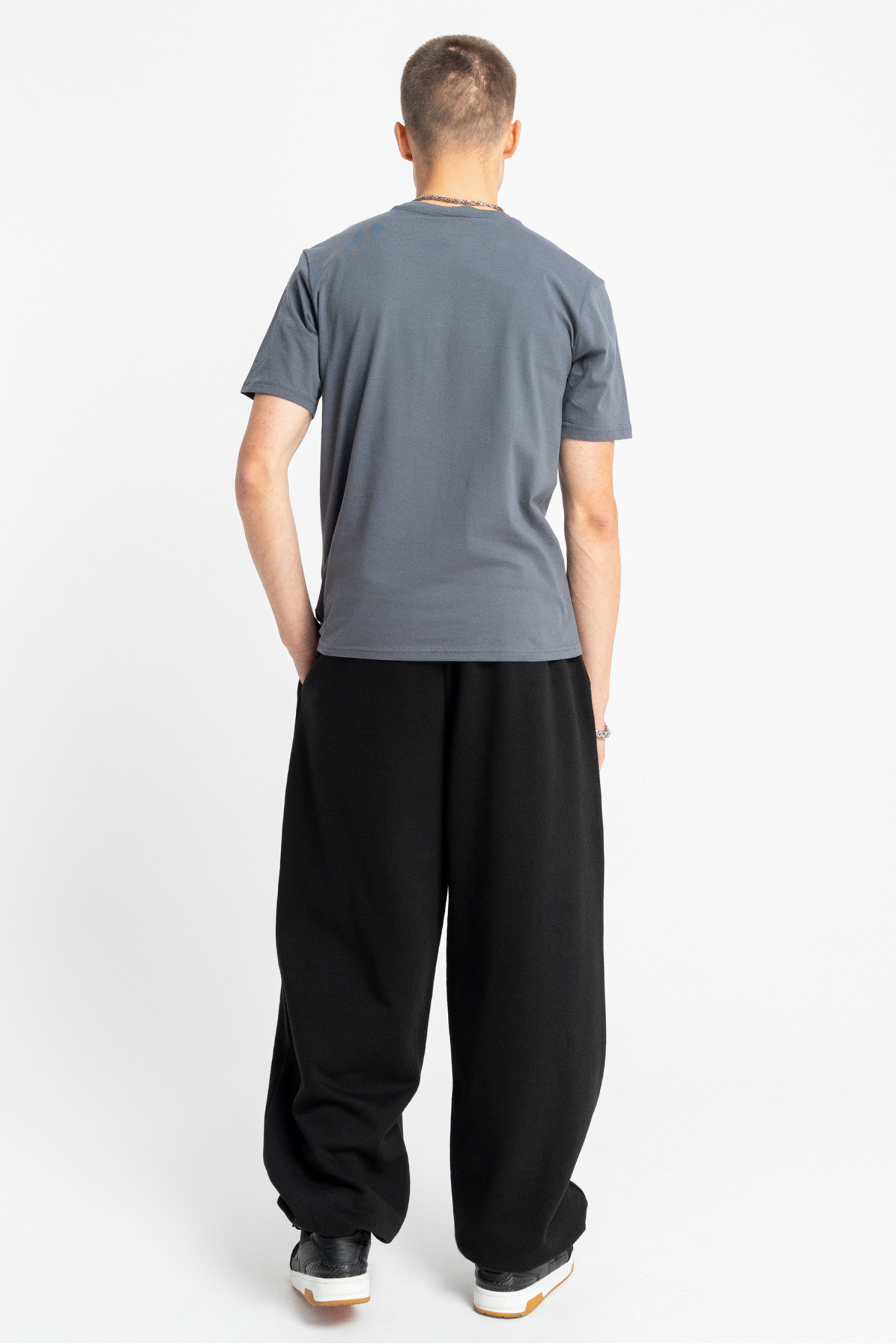 Czarne spodnie dresowe OVERSIZE z regulacją szerokości dołu