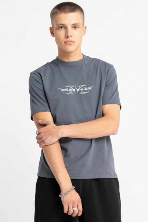 Szary t-shirt REGULAR z minimalistyczną grafiką z przodu