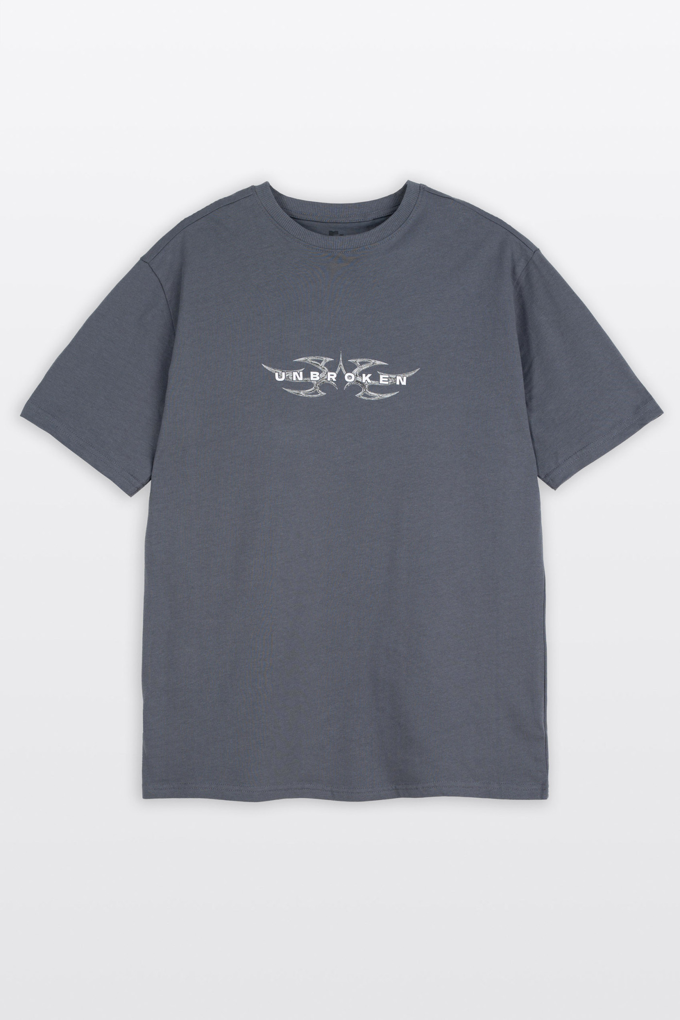 Szary t-shirt REGULAR z minimalistyczną grafiką z przodu