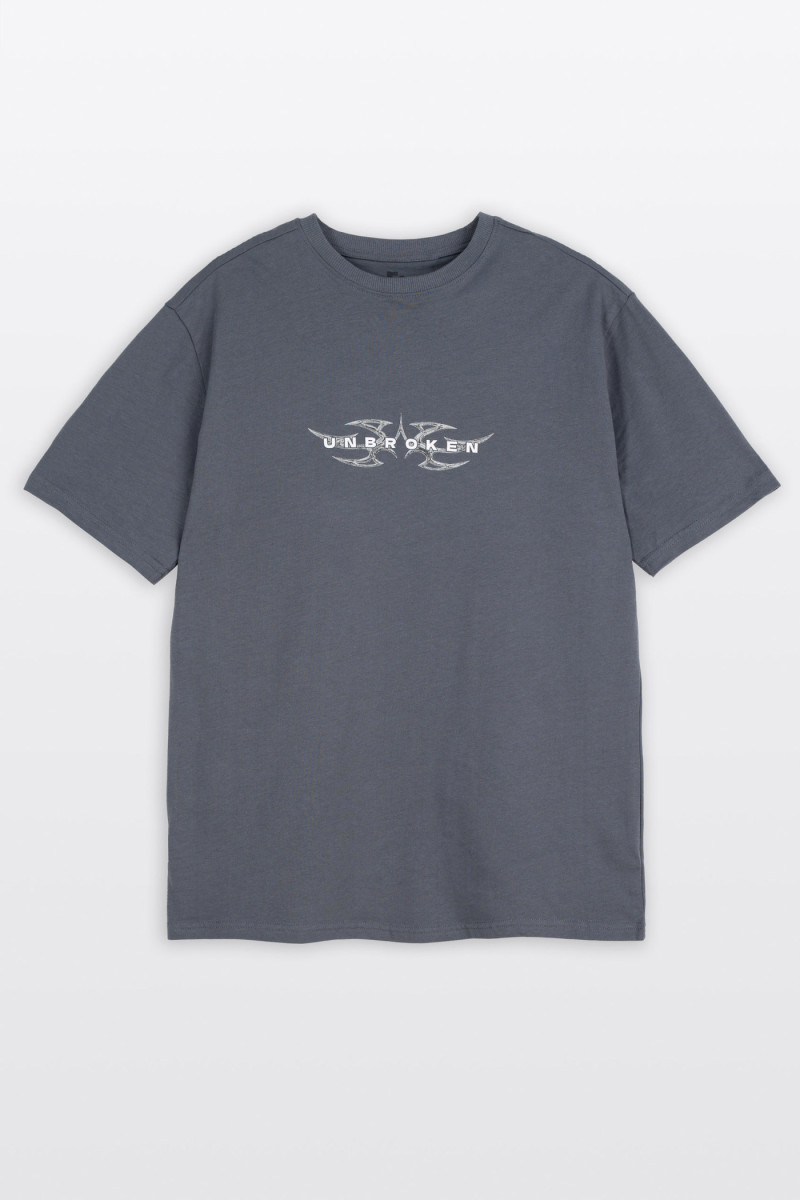 Szary t-shirt REGULAR z minimalistyczną grafiką z przodu