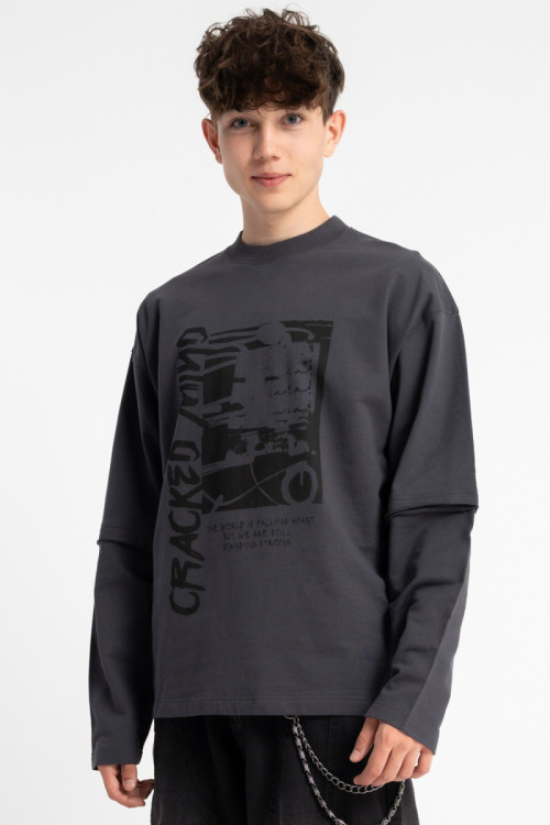 Ciemnoszary longsleeve z autorską grafiką z przodu