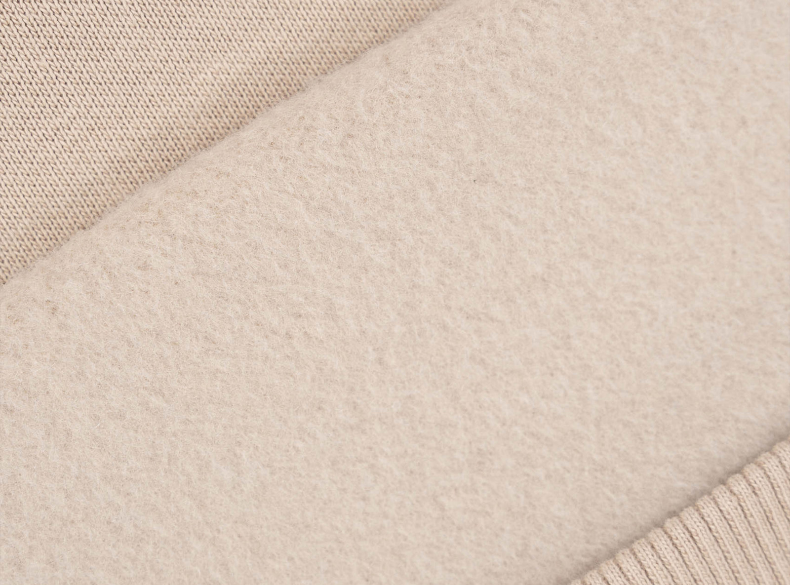 Beżowa bluza REGULAR z minimalistycznym haftem z przodu