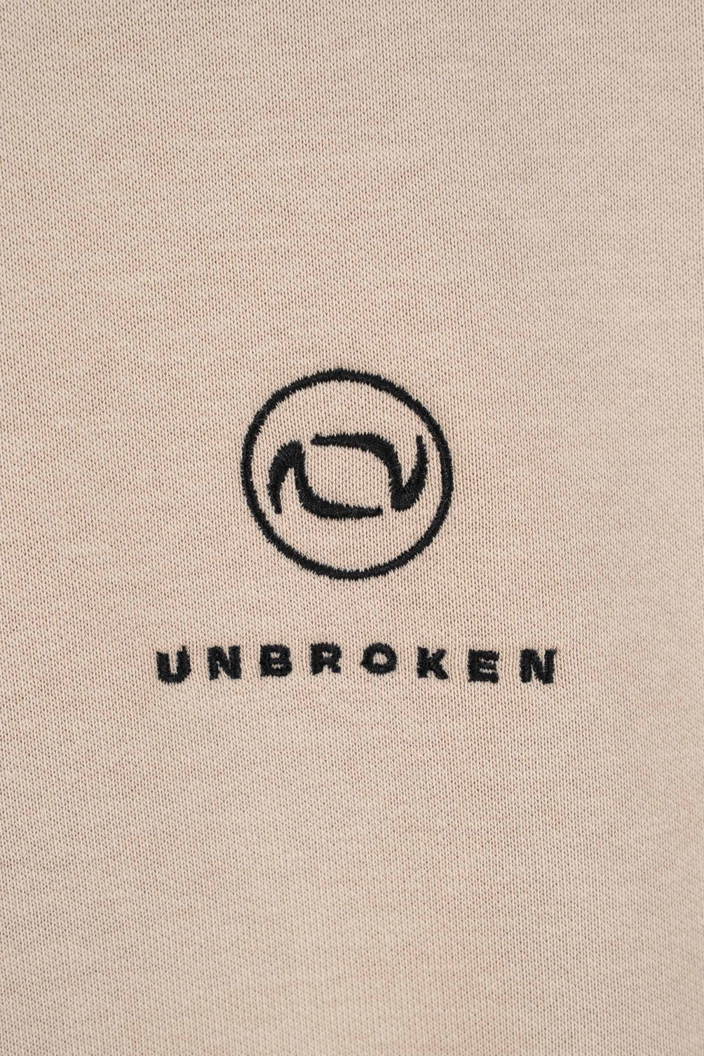 Beżowa bluza REGULAR z minimalistycznym haftem z przodu