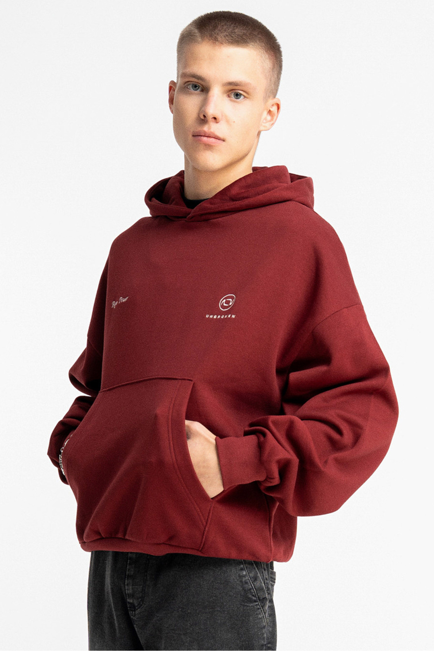 Bordowa bluza REGULAR z minimalistycznym haftem z przodu