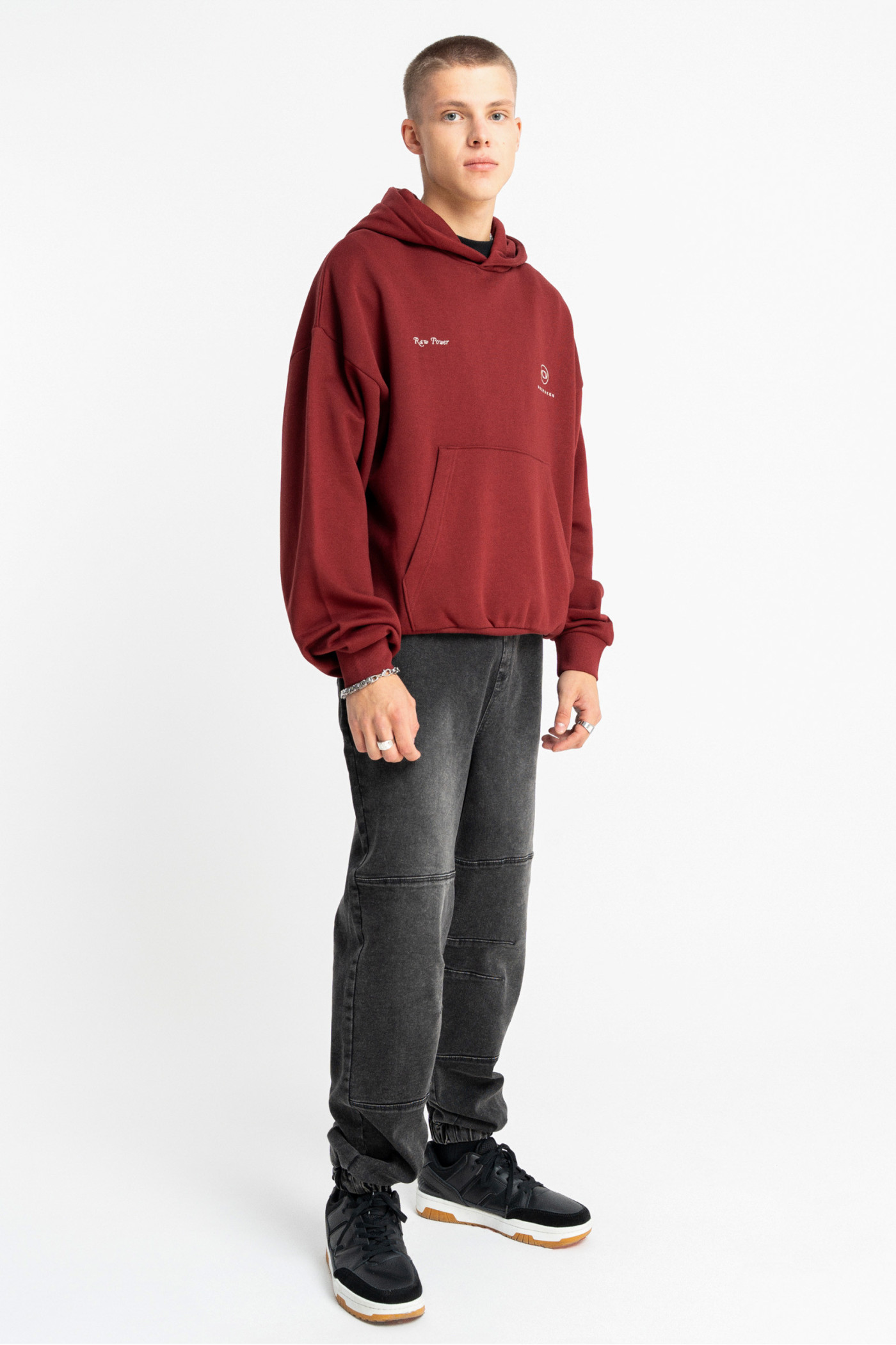 Bordowa bluza REGULAR z minimalistycznym haftem z przodu