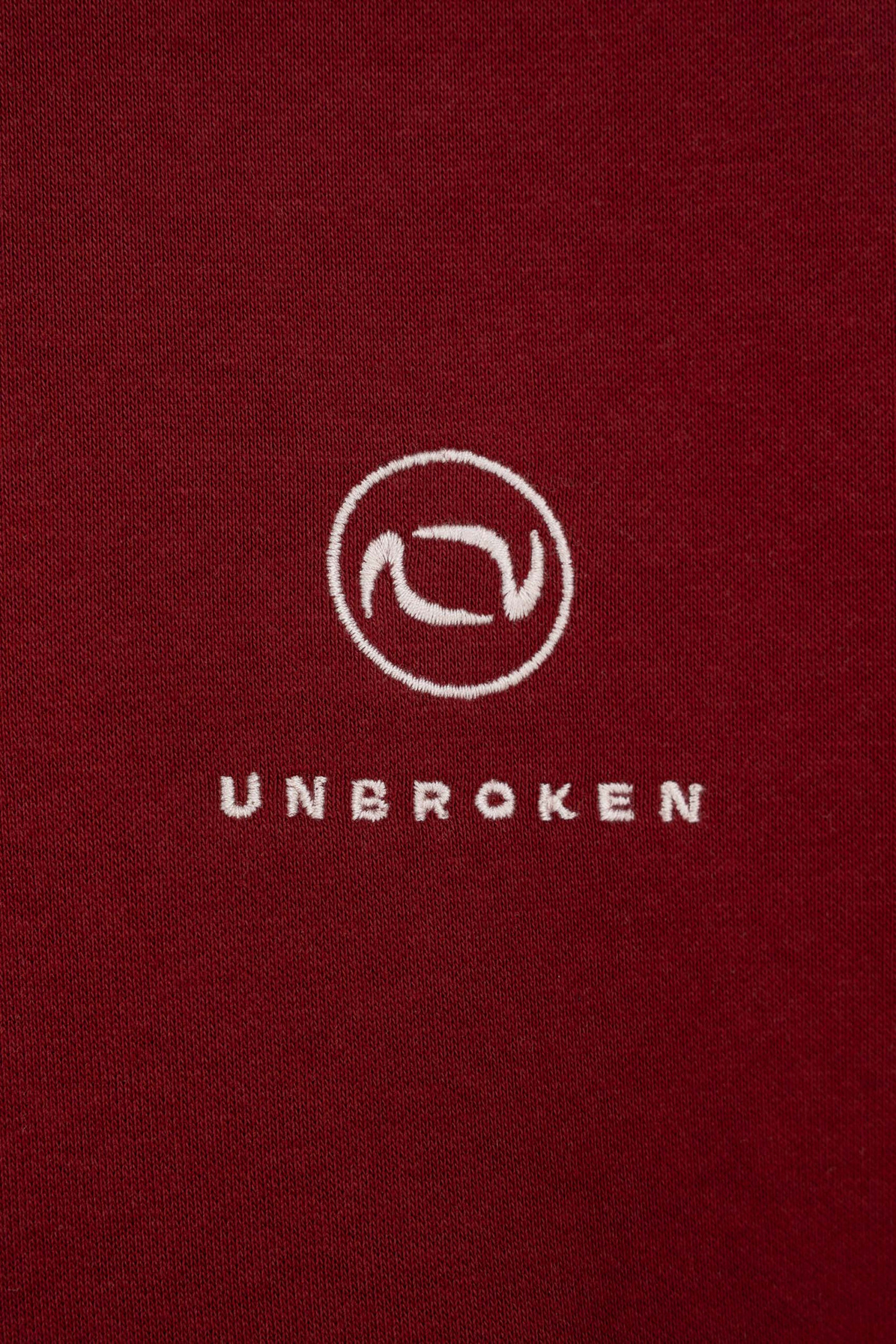 Bordowa bluza REGULAR z minimalistycznym haftem z przodu