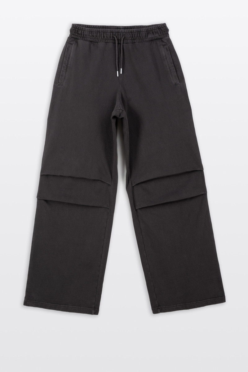 Brązowe spodnie dresowe  WIDE LEG z zaszewkami na kolanach