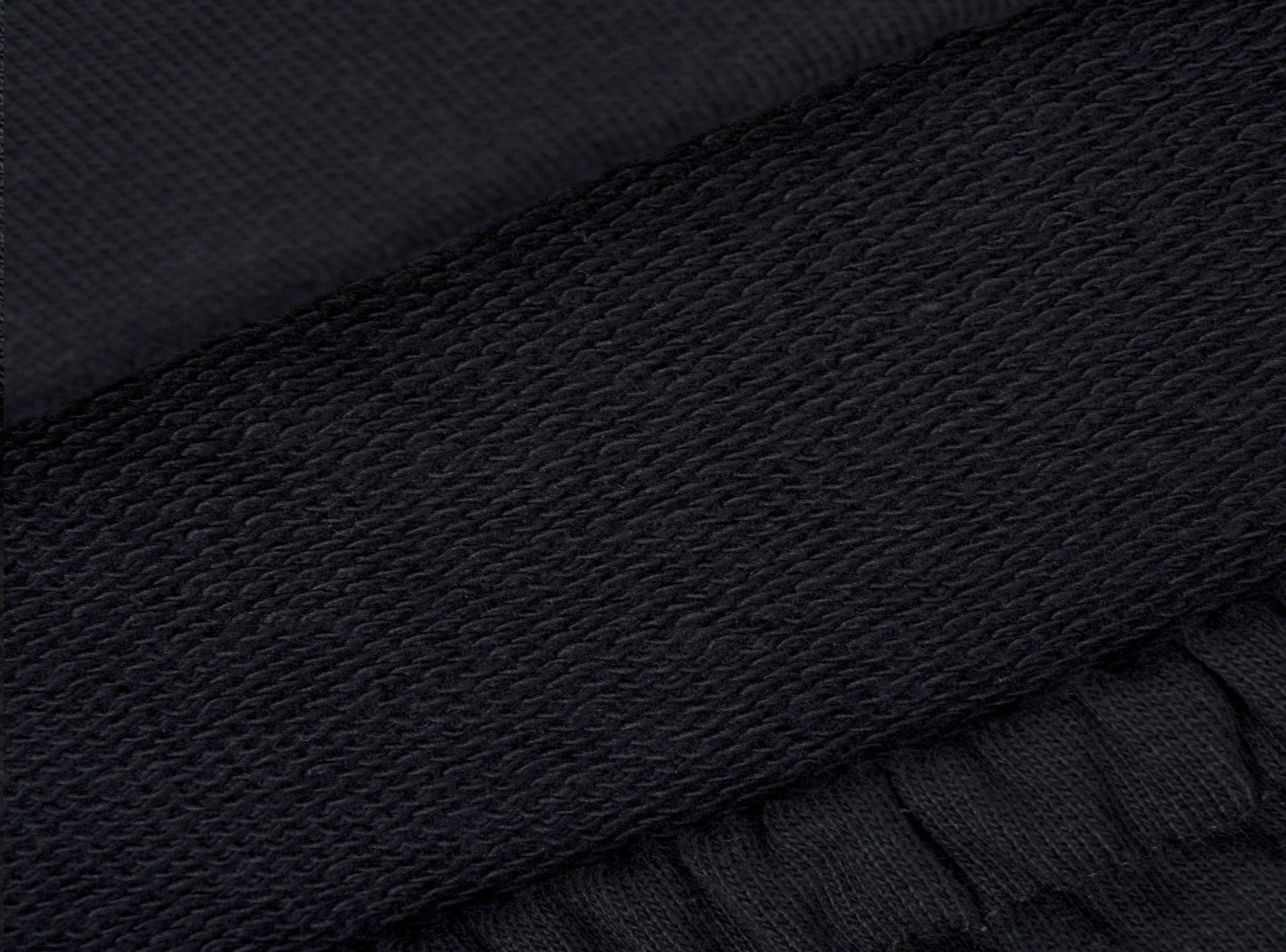 Czarne spodnie dresowe OVERSIZE z minimalistycznym nadrukiem