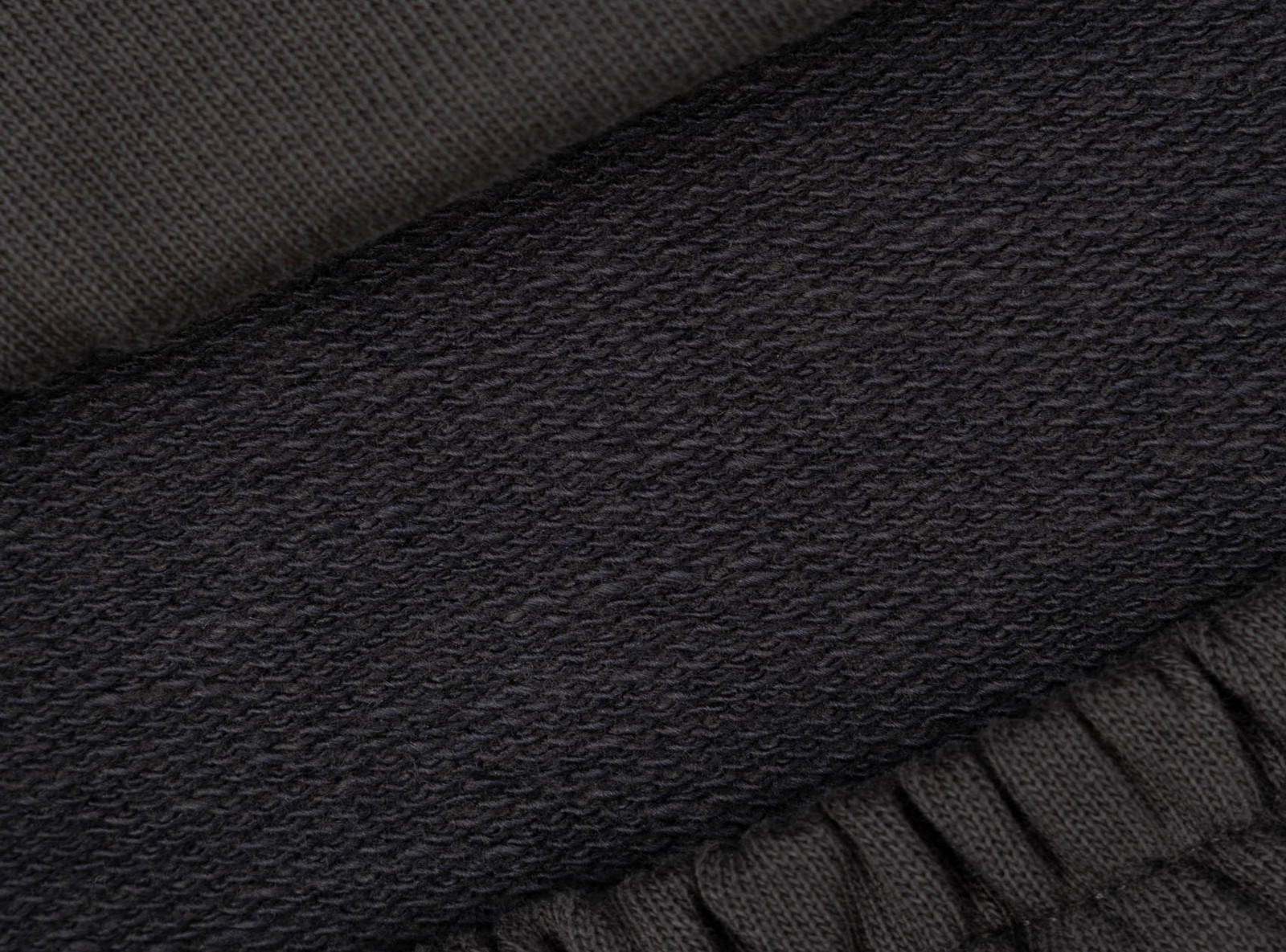 Ciemnoszare spodnie dresowe OVERSIZE z nadrukiem na nogawce