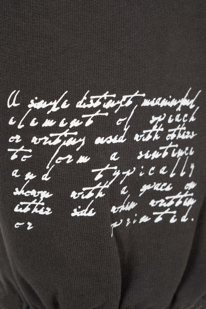 Ciemnoszare spodnie dresowe OVERSIZE z nadrukiem na nogawce