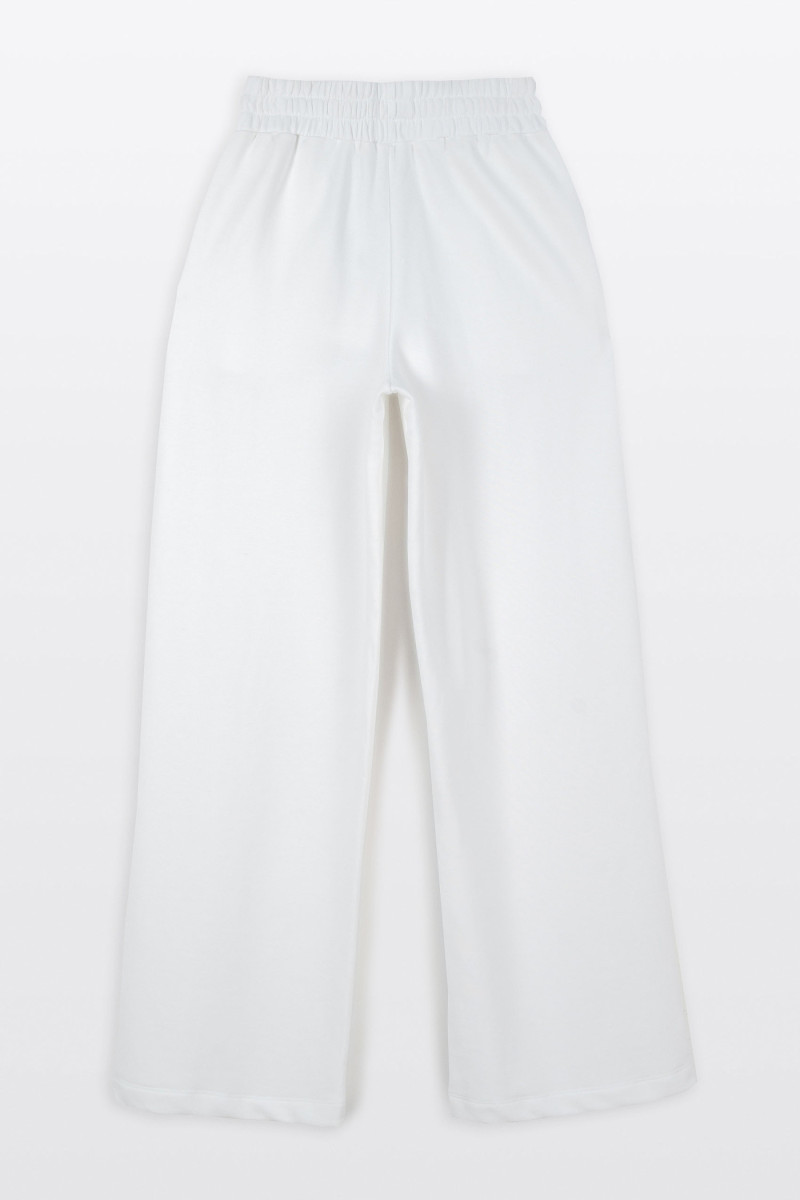 Białe spodnie dresowe STRAIGHT z modnymi przeszyciami