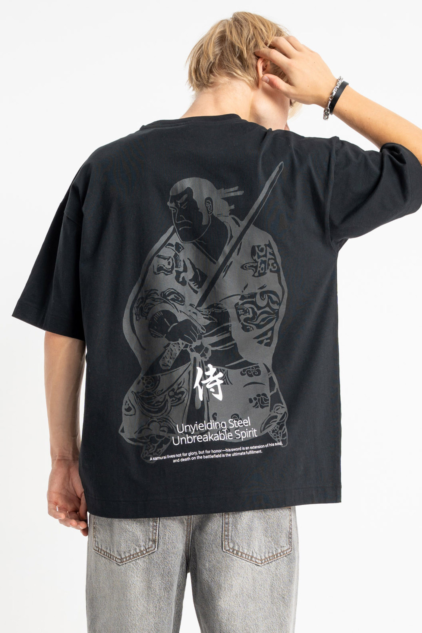 Czarny t-shirt OVERSIZE z autorską grafiką z tyłu