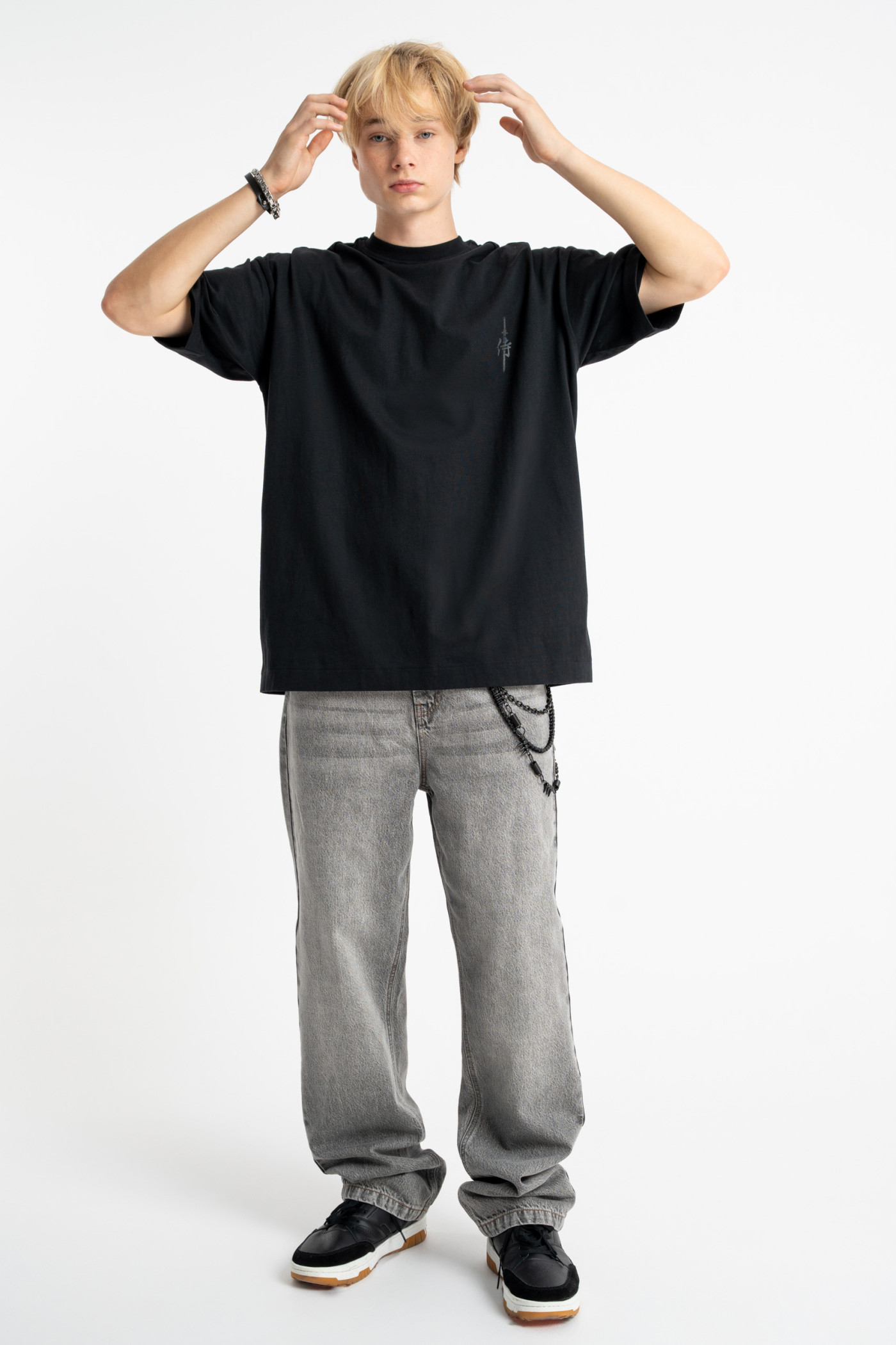 Czarny t-shirt OVERSIZE z autorską grafiką z tyłu