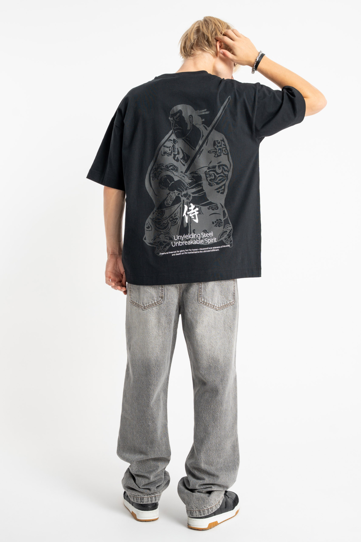 Czarny t-shirt OVERSIZE z autorską grafiką z tyłu