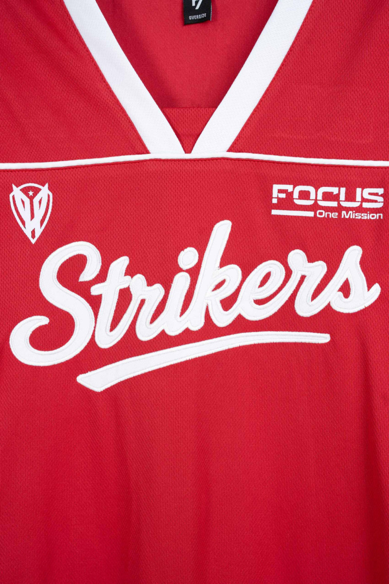 Czerwony t-shirt w stylu sportowym z dekoltem do szpica