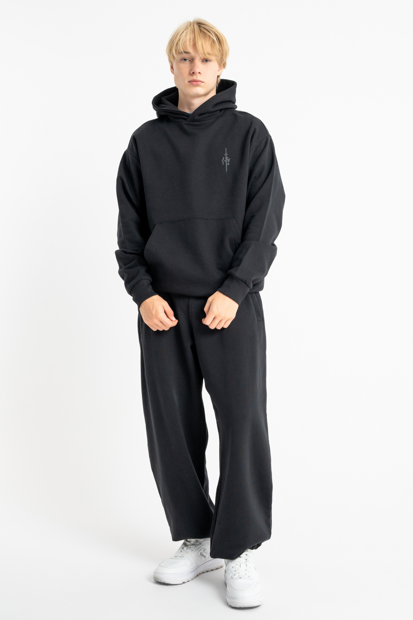 Czarna bluza REGULAR z kapturem z autorska grafiką z tyłu