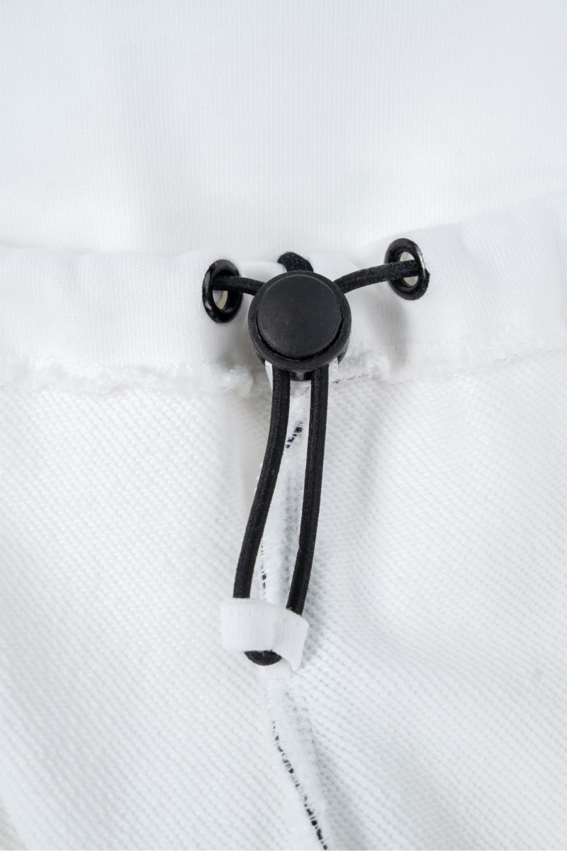 Biała bluza BOXY z kapturem z kontrastową lamówką