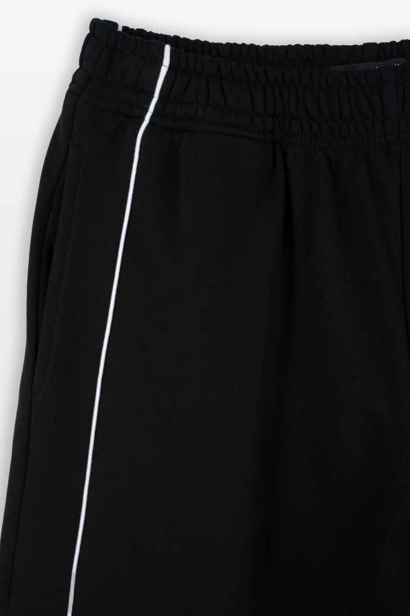 Czarne spodnie dresowe WIDE LEG z kontrastowymi wypustkami podkreślające cięcia