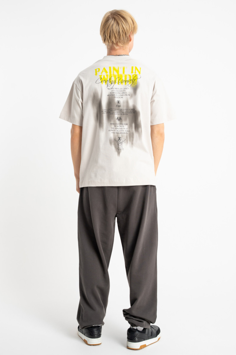 Jasnobeżowy t-shirt LOOSE z autorską grafiką z tyłu