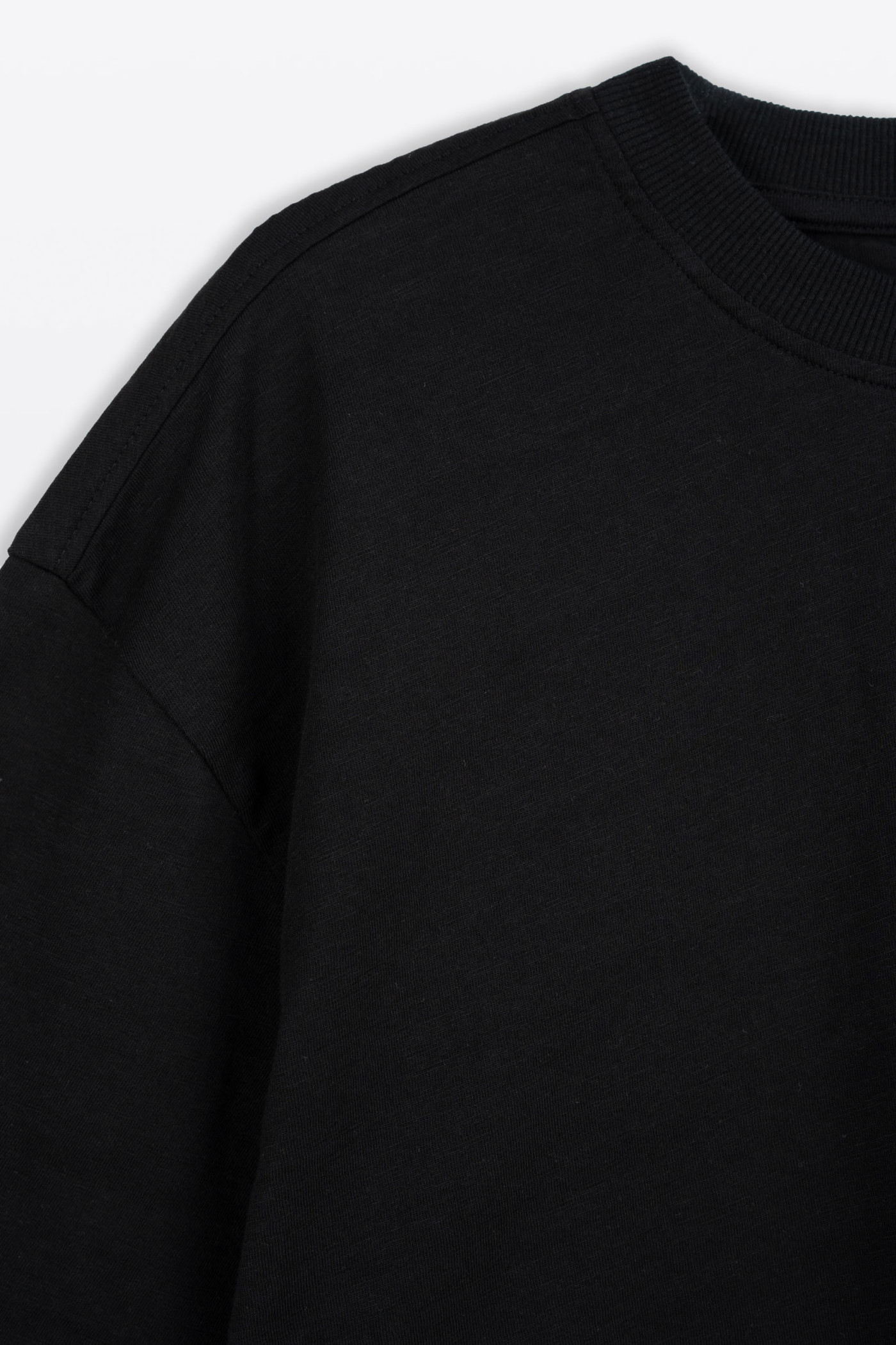 Czarny t-shirt LOOSE z autorską grafiką z tyłu