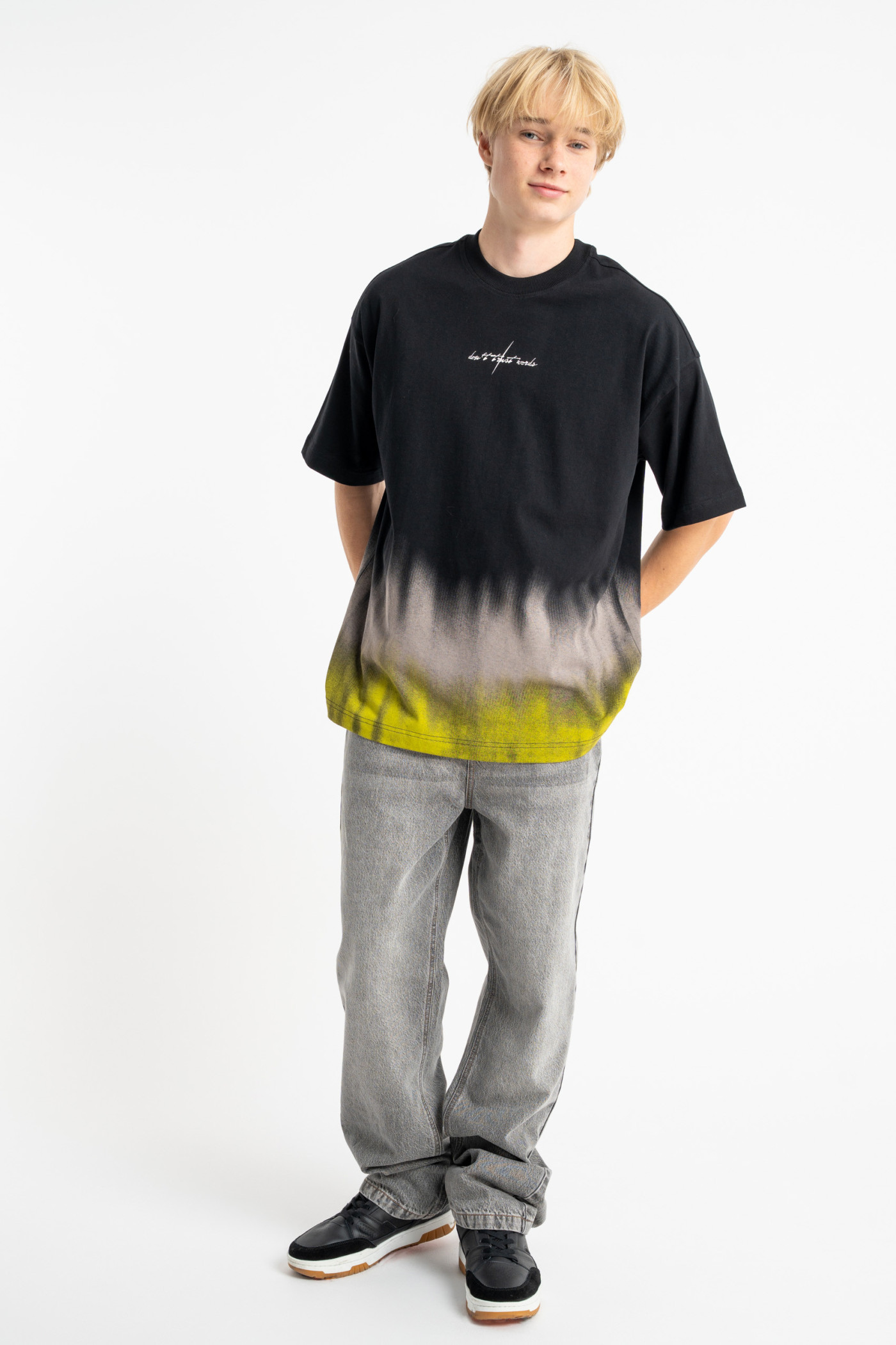 Czarny t-shirt OVERSIZE z nadrukiem na całości