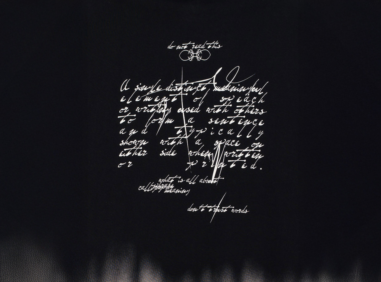 Czarny t-shirt OVERSIZE z nadrukiem na całości