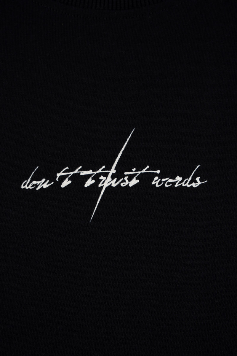 Czarny t-shirt OVERSIZE z nadrukiem na całości