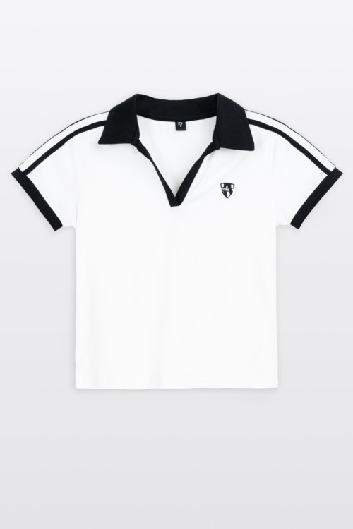 Biała bluzka z kontrastowym wykończeniem