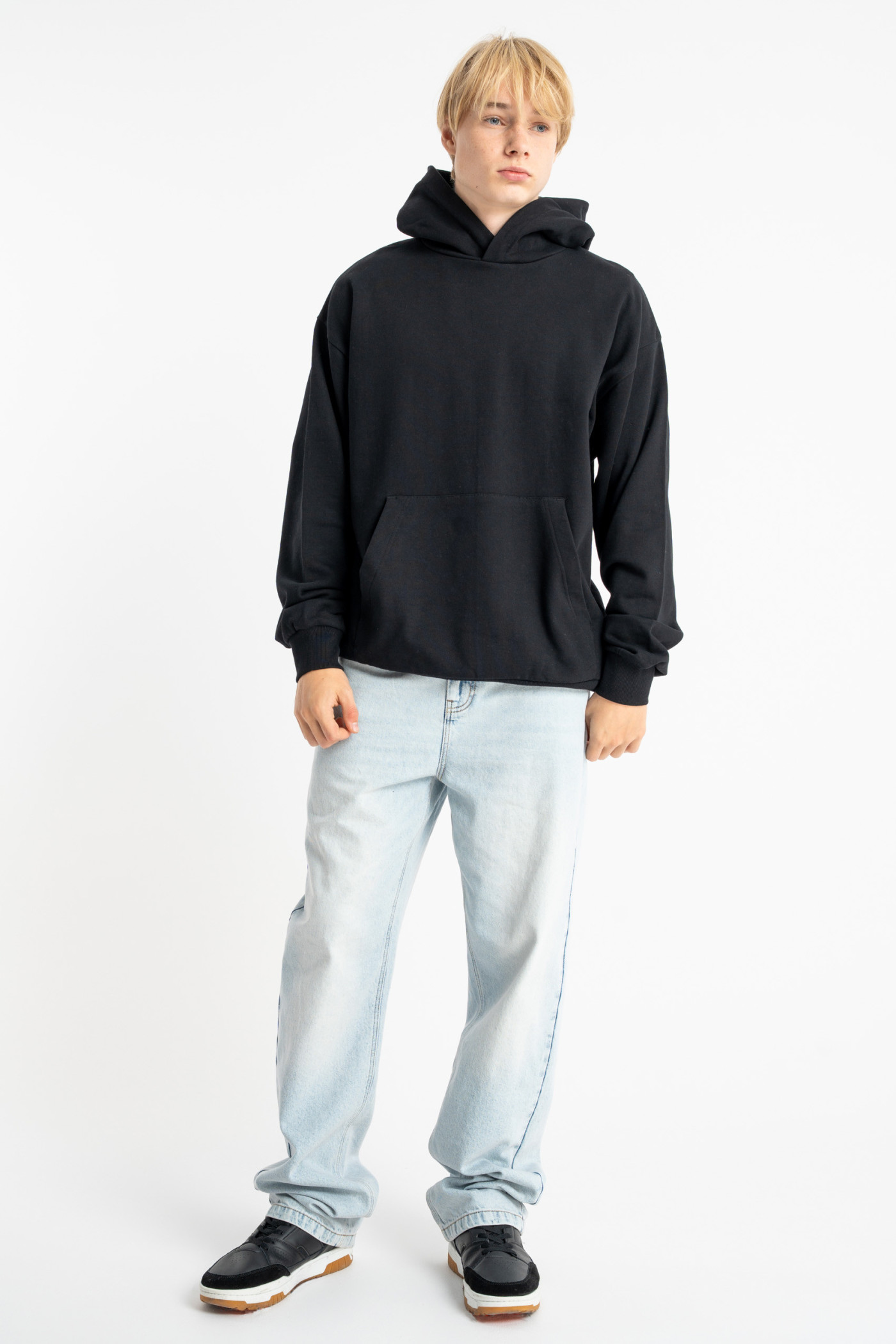 Czarna bluza REGULAR z kapturem z autorska grafiką z tyłu