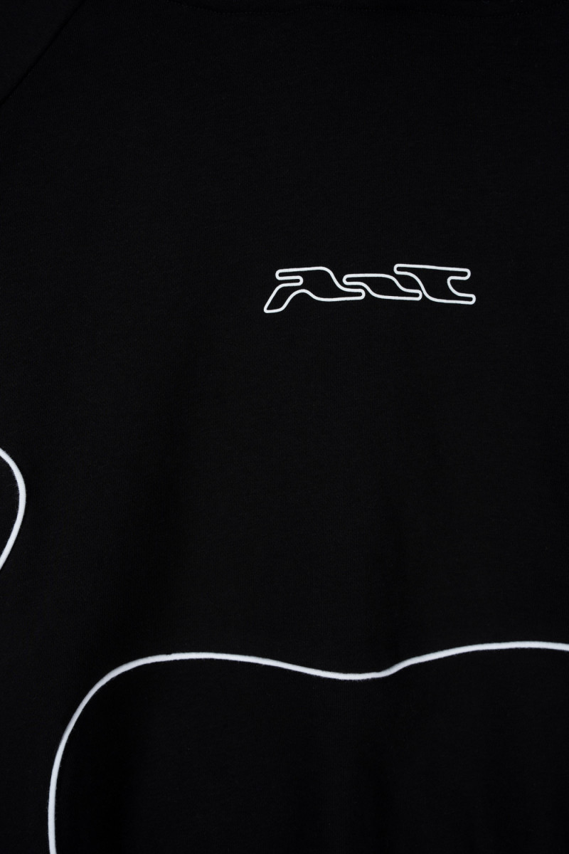 Czarna bluza BOXY z kapturem z kontrastowymi wypustkami podkreślającymi cięcia