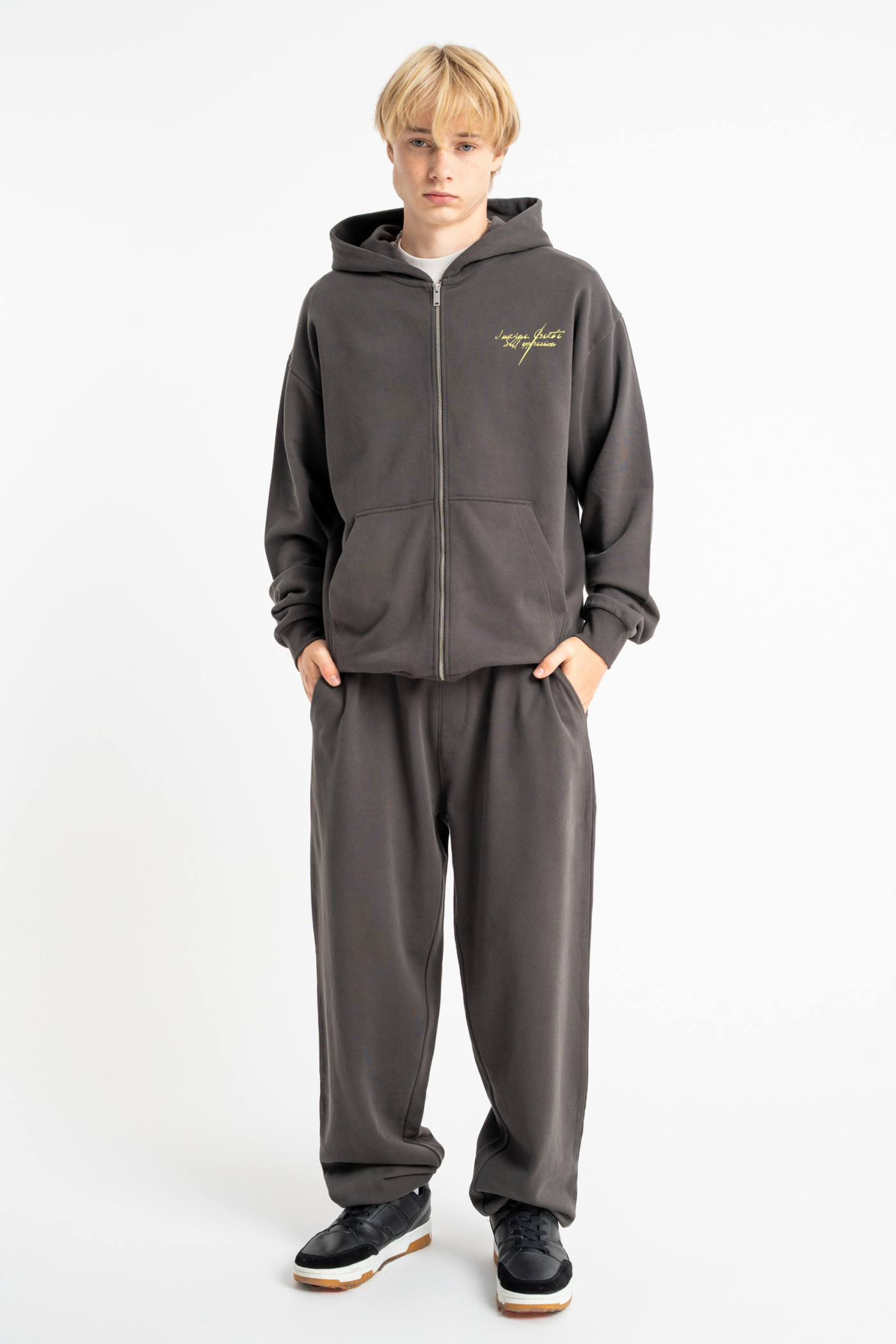 Ciemnoszara bluza REGULAR z kapturem z autorska grafiką z tyłu