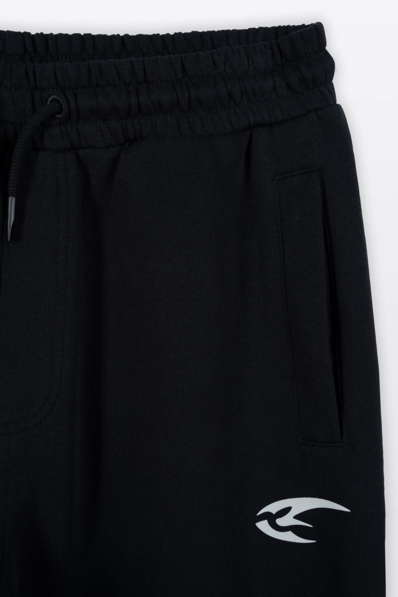 Czarne spodnie dresowe REGULAR z minimalistycznym nadrukiem
