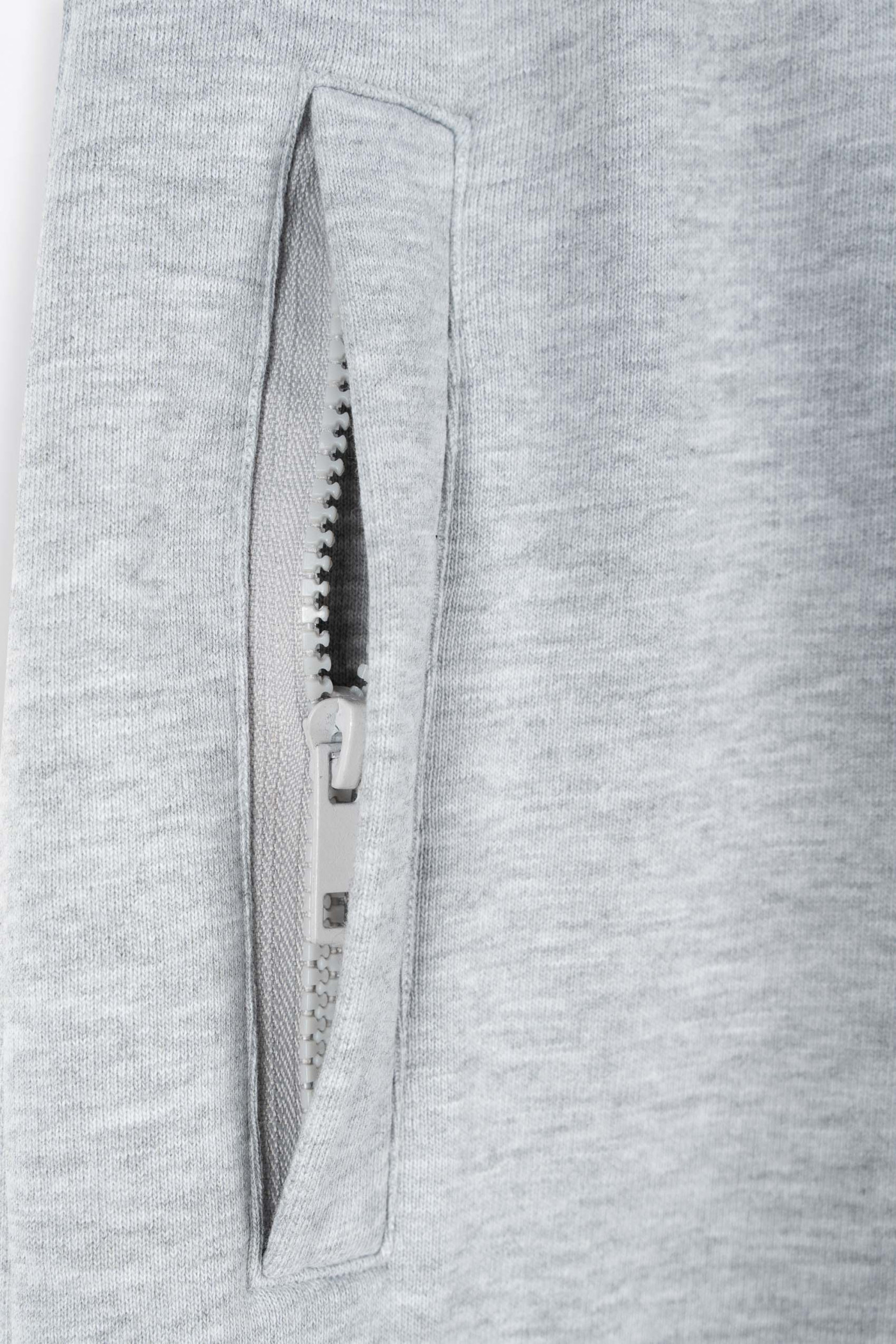 Szare spodnie dresowe REGULAR z minimalistycznym nadrukiem