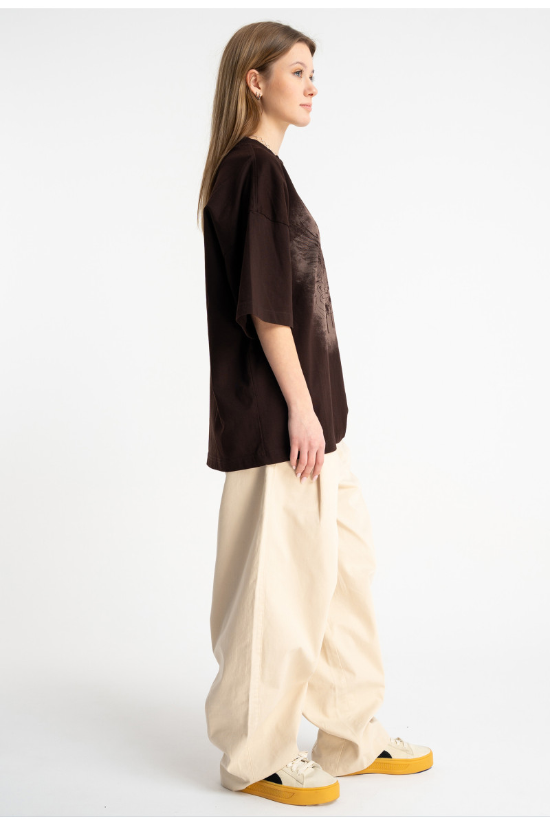 Brązowy t-shirt OVERSIZE z autorską grafiką z przodu, seledynowy