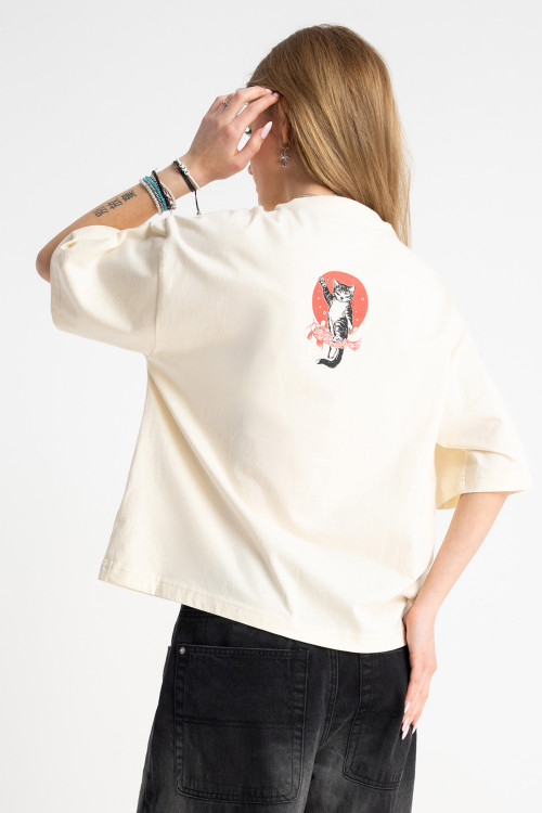 Kremowy t-shirt BOXY z autorską grafiką z tyłu