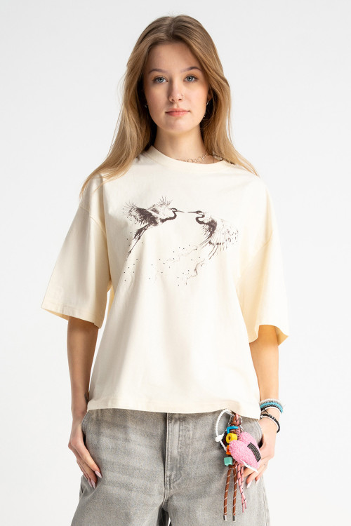 Kremowy t-shirt BOXY z autorską grafiką z przodu