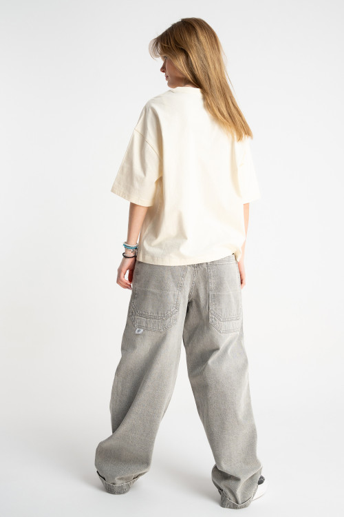 Kremowy t-shirt BOXY z autorską grafiką z przodu