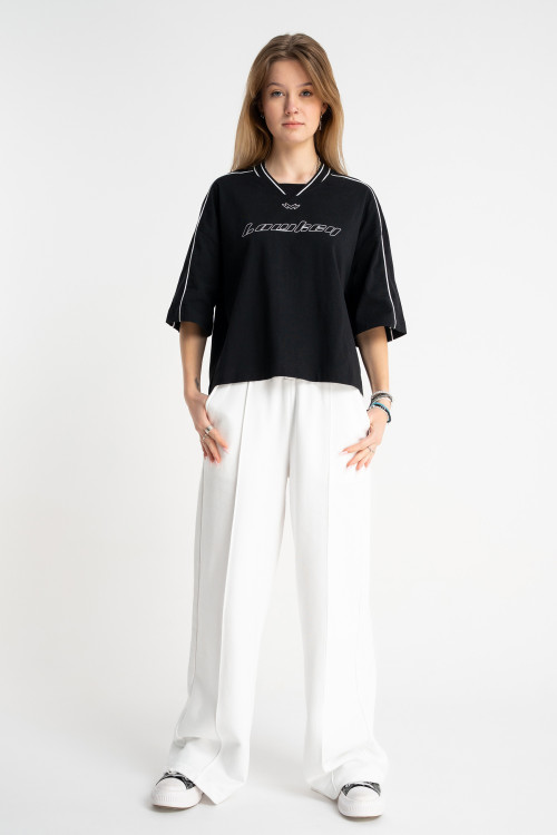 Białe spodnie dresowe STRAIGHT z modnymi przeszyciami