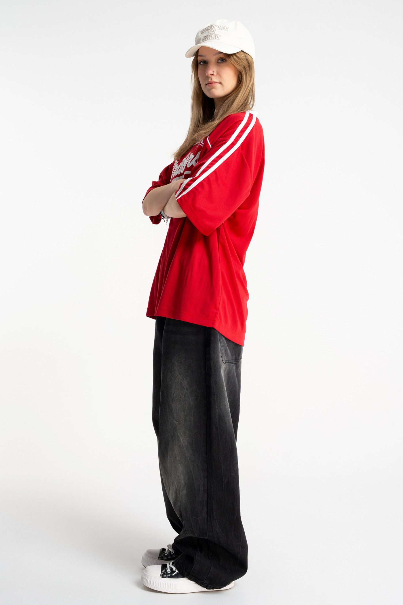 Czerwony t-shirt w stylu sportowym z dekoltem do szpica