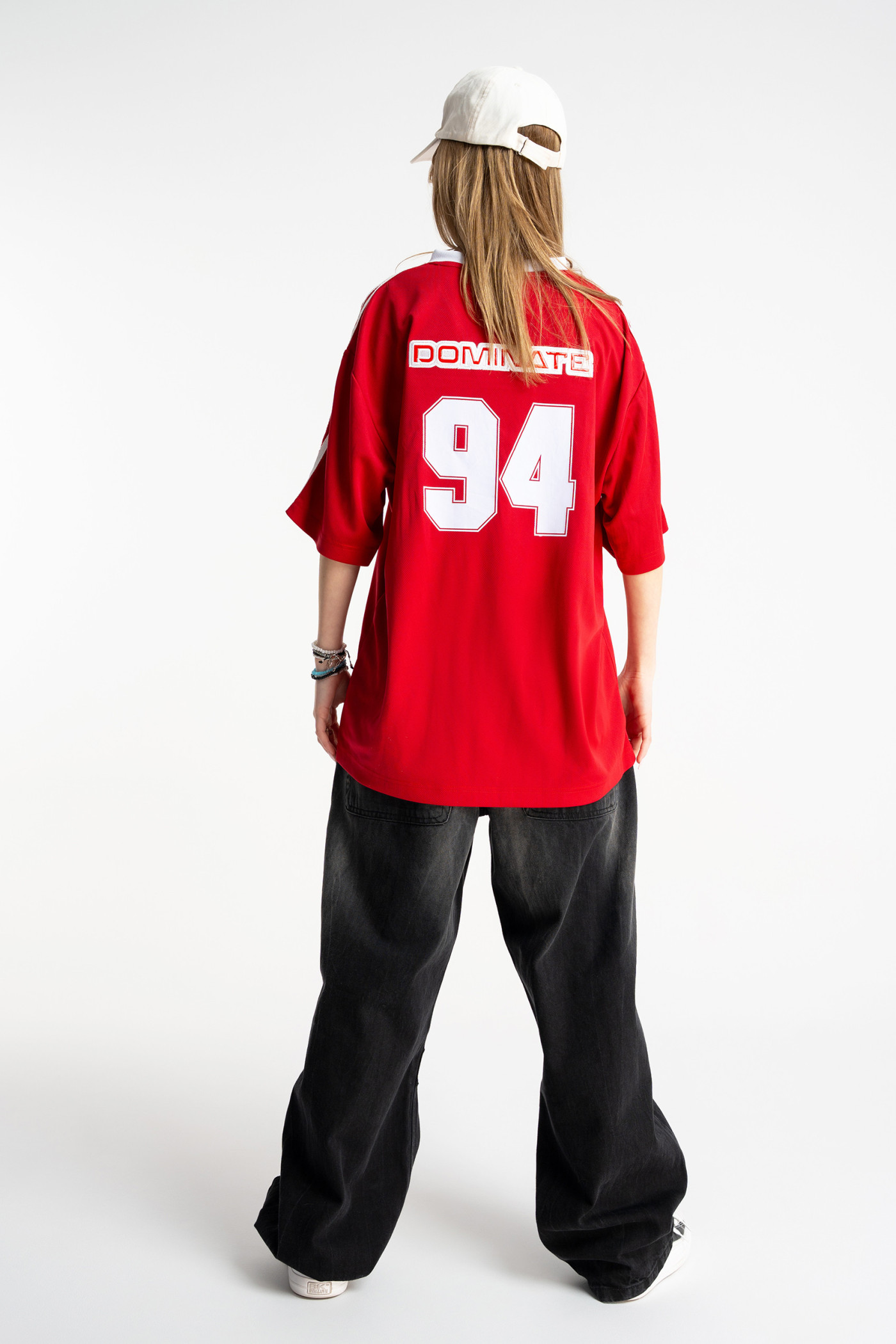 Czerwony t-shirt w stylu sportowym z dekoltem do szpica