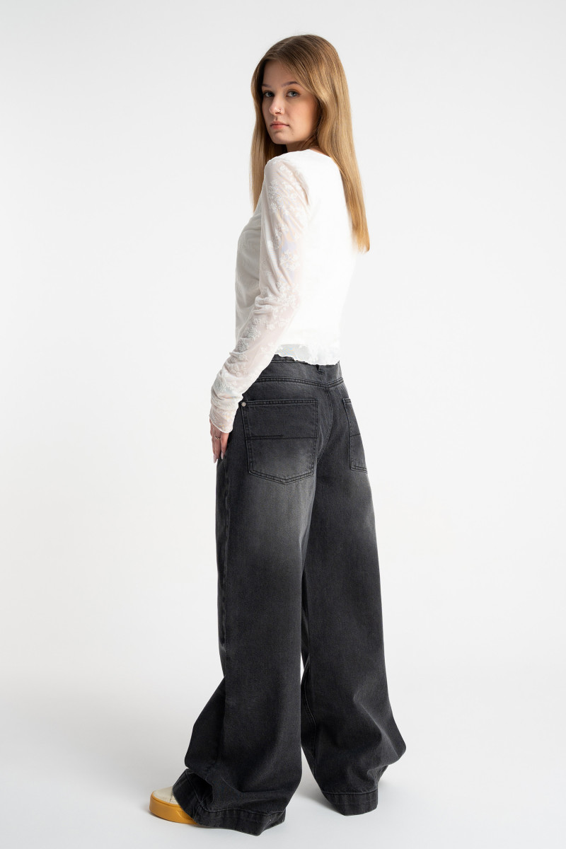 Kremowa bluzka w kwiaty z transparentnej siateczki z topem