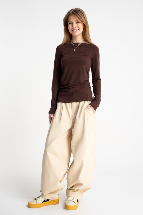 Kremowe spodnie materiałowe BAGGY z zakładkami