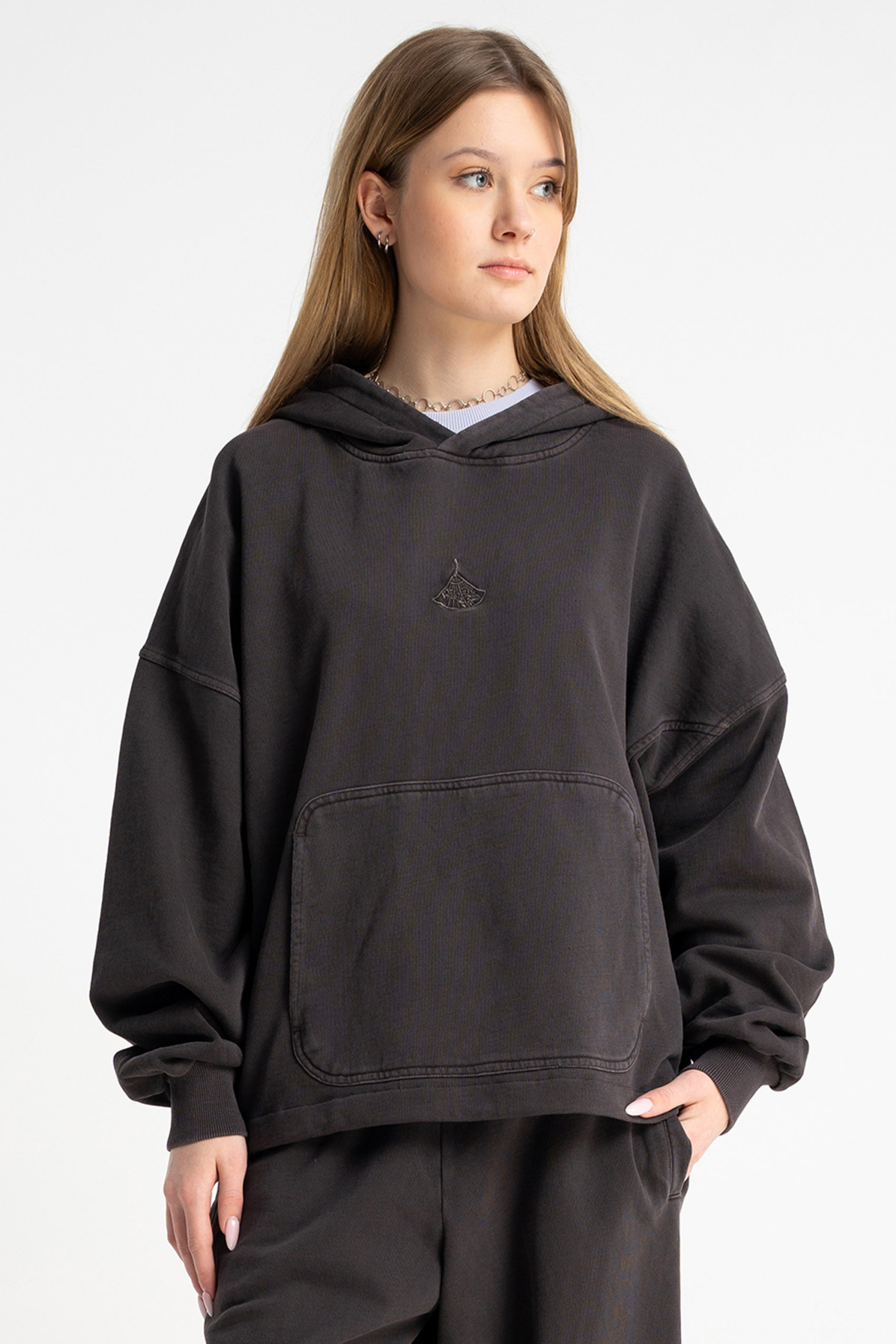 Brązowa bluza BOXY z minimalistycznym haftem