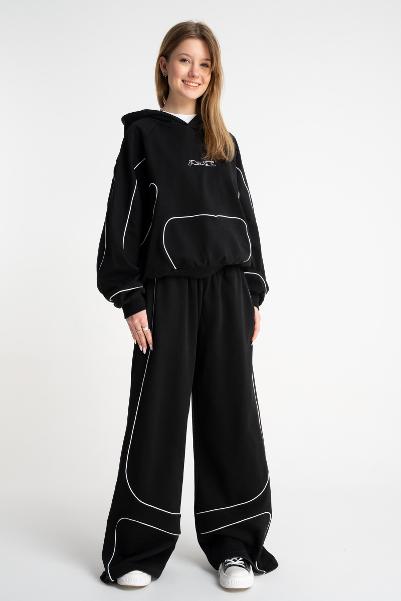 Czarna bluza BOXY z kapturem z kontrastowymi wypustkami podkreślającymi cięcia