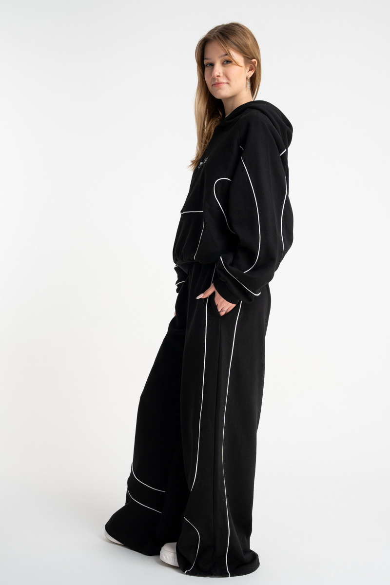 Czarna bluza BOXY z kapturem z kontrastowymi wypustkami podkreślającymi cięcia, czarny