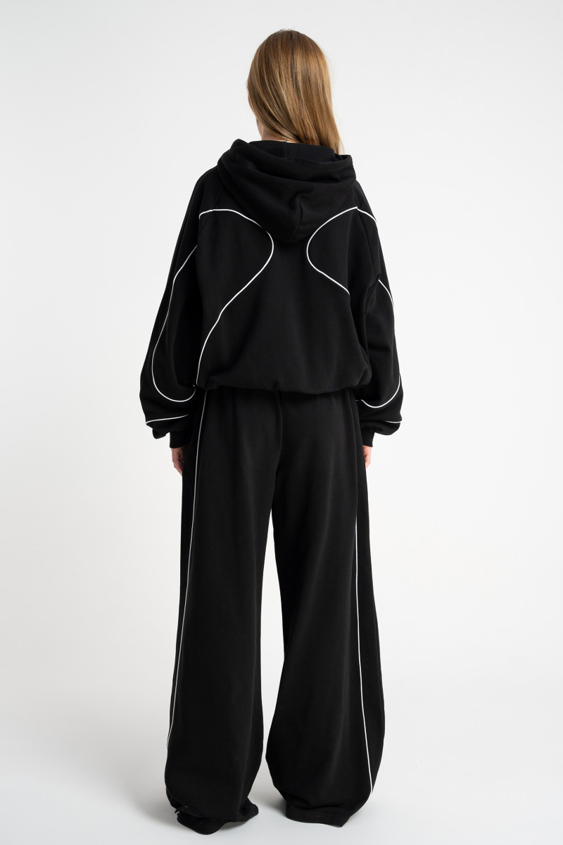 Czarna bluza BOXY z kapturem z kontrastowymi wypustkami podkreślającymi cięcia, czarny