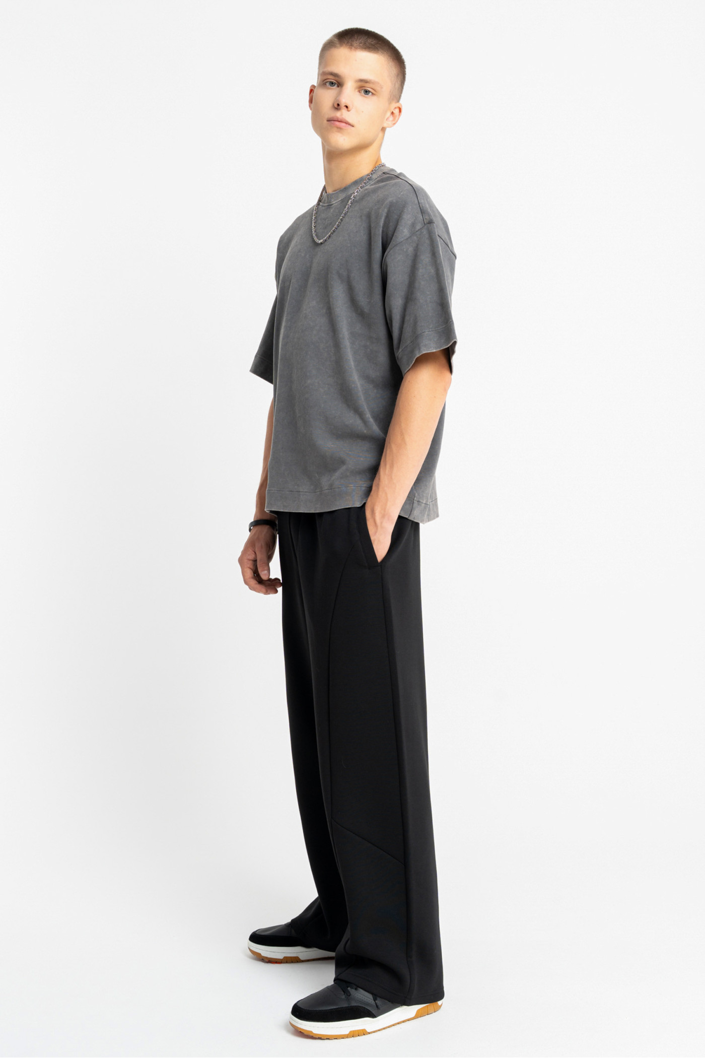 Szary t-shirt BOXY z efektem sprania