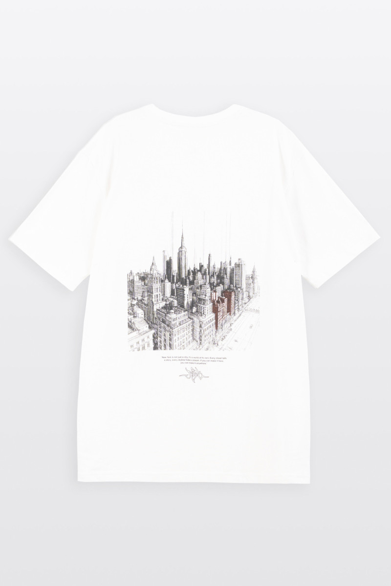 Biały t-shirt REGULAR z autorską grafiką z tyłu