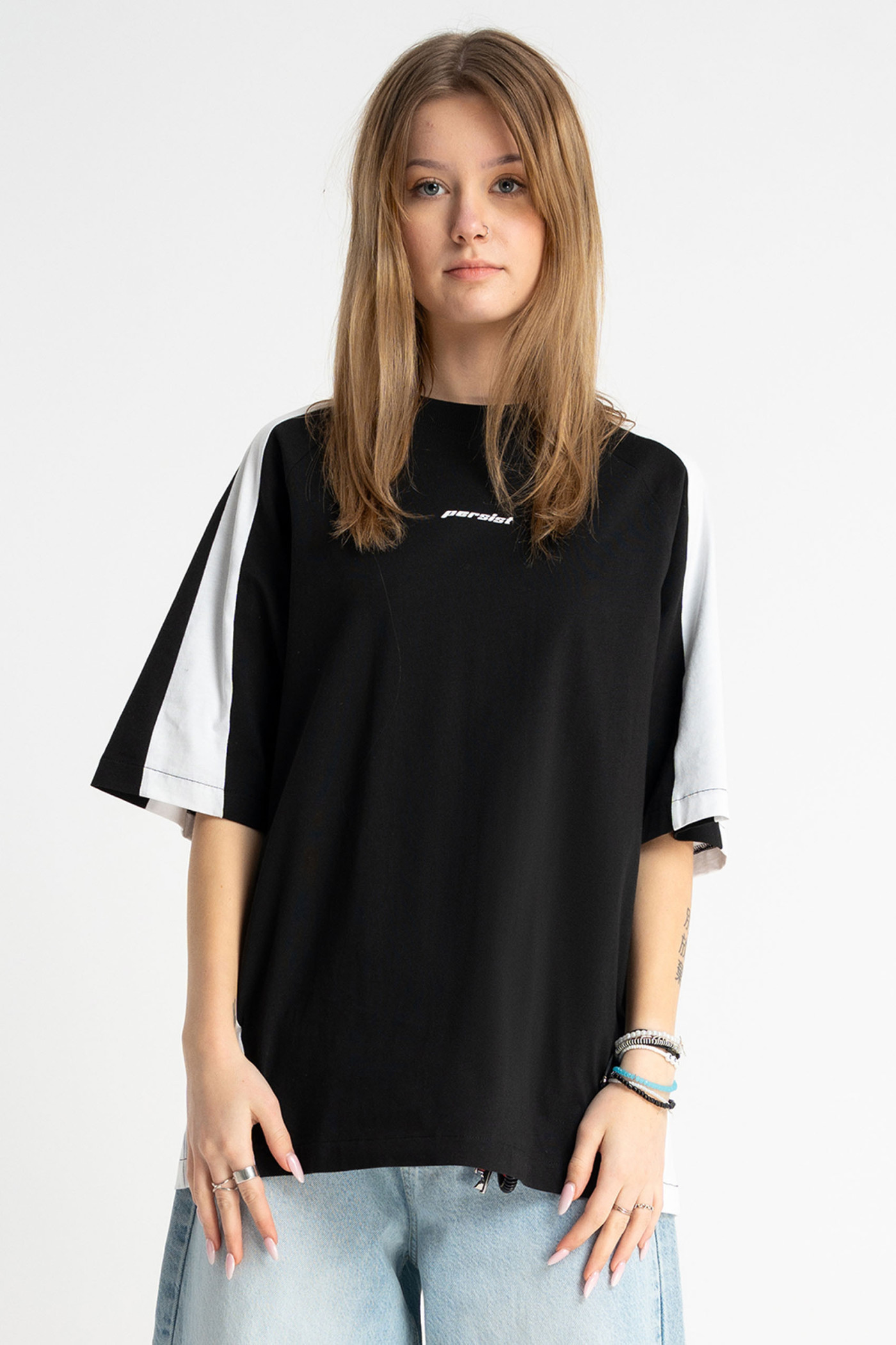 Czarny t-shirt OVERSIZE z kontrastowymi wstawkami